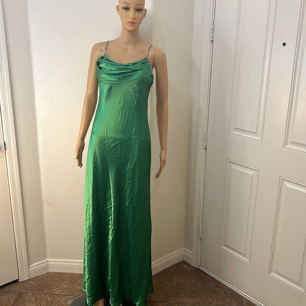Karina Nites Dress Size 8 Emerald Green Draped Neck Satin Spaghetti Straps Maxi